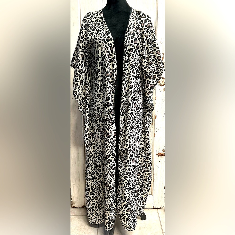🪭🪭Animal Print Maxi Kimono Cover up🪭🪭 - Picture 3 of 6